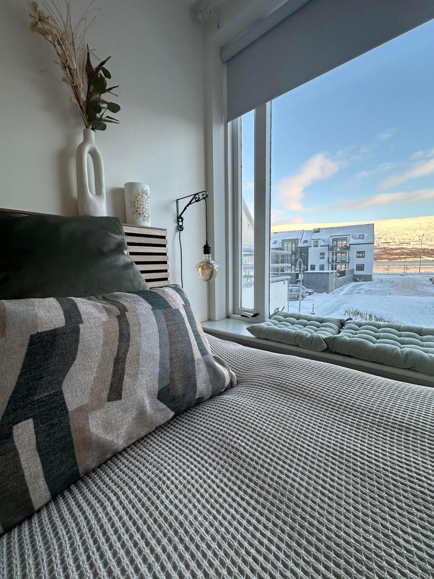 Charming Deluxe Apartment Akureyri Buitenkant foto